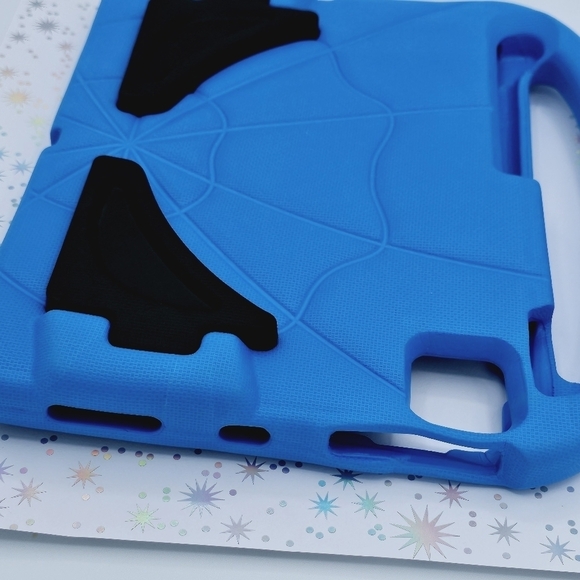 Blue Spiderman iPad 10th Gen 10.9" Case - Picture 11 of 11